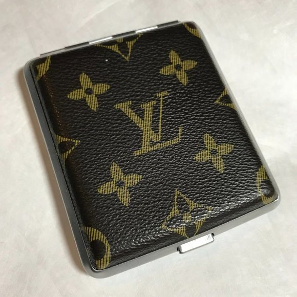 Louis Vuitton Rare Vintage Cigarette Case/ Perfect Hand Size Accessory - Unisex - Picture 3 of 15